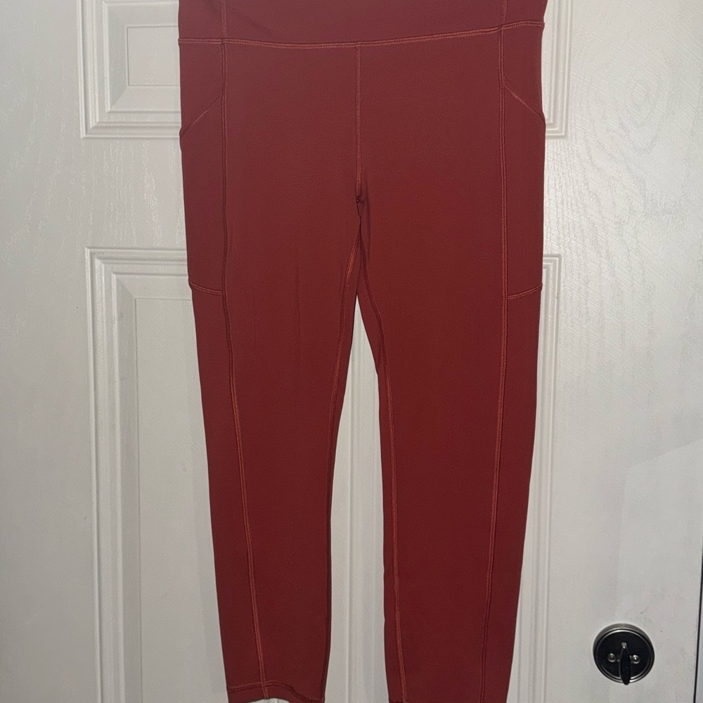 Lululemon Invigorate High Rise 23” cropped Red Merlot EUC